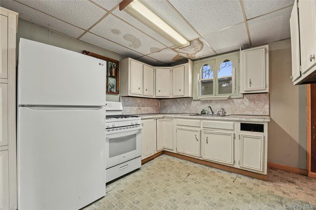 2 Willett Avenue, Sayville, NY 11782
