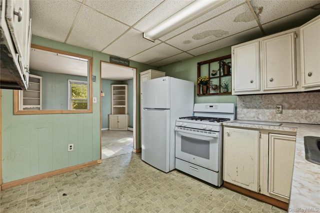2 Willett Avenue, Sayville, NY 11782