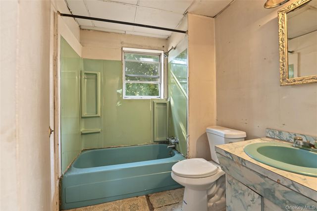 2 Willett Avenue, Sayville, NY 11782