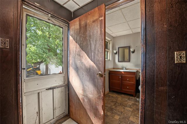 2 Willett Avenue, Sayville, NY 11782