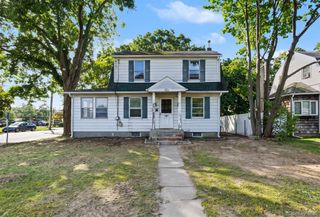 2 Willett Avenue, Sayville, NY 11782