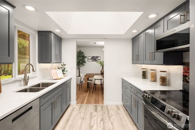 13730 SE 20th Street, Bellevue, WA 98005