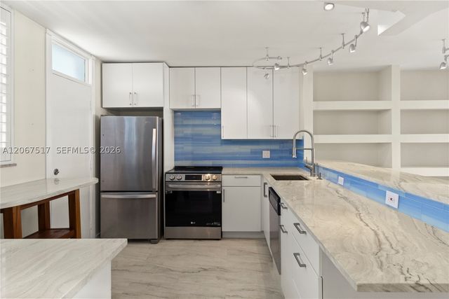 3703 NE 166th St 904, North Miami Beach, FL 33160