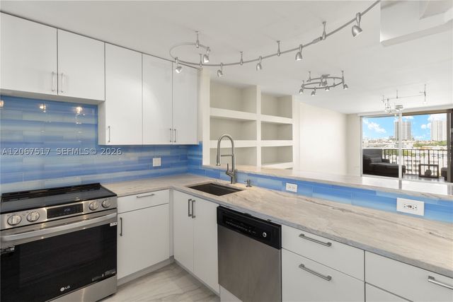 3703 NE 166th St 904, North Miami Beach, FL 33160