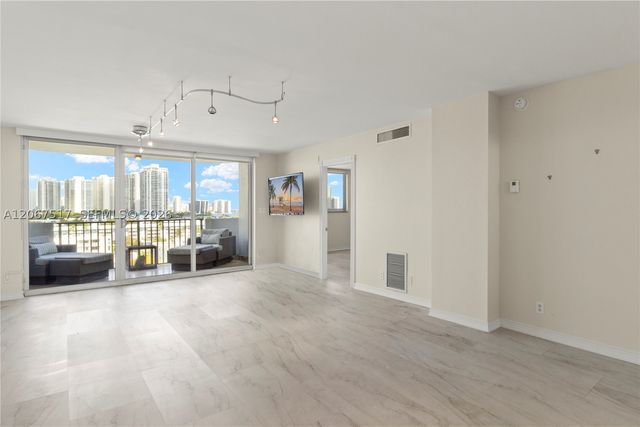 3703 NE 166th St 904, North Miami Beach, FL 33160