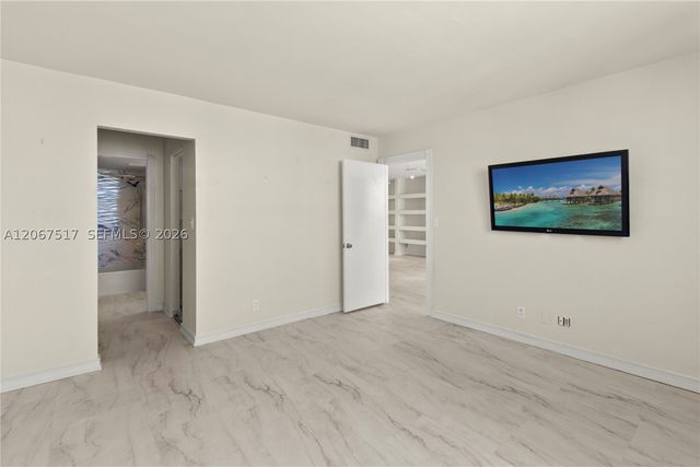 3703 NE 166th St 904, North Miami Beach, FL 33160