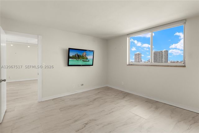 3703 NE 166th St 904, North Miami Beach, FL 33160
