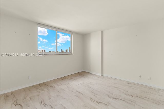 3703 NE 166th St 904, North Miami Beach, FL 33160