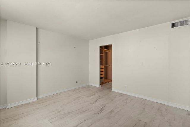 3703 NE 166th St 904, North Miami Beach, FL 33160