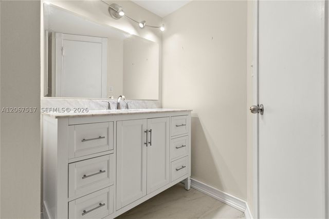 3703 NE 166th St 904, North Miami Beach, FL 33160