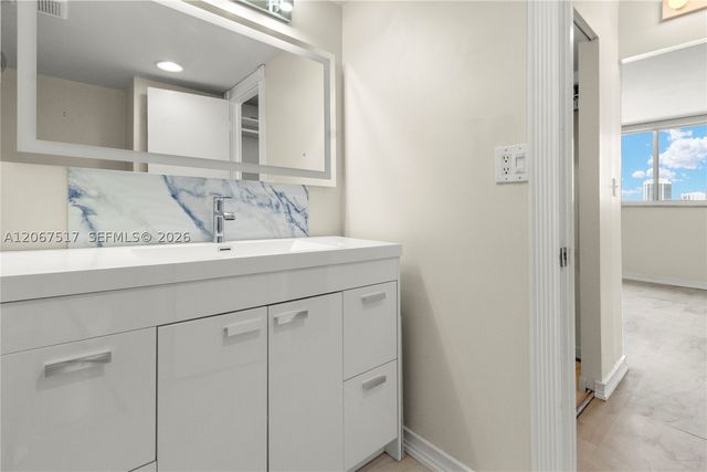 3703 NE 166th St 904, North Miami Beach, FL 33160