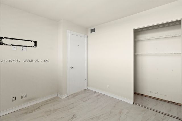 3703 NE 166th St 904, North Miami Beach, FL 33160