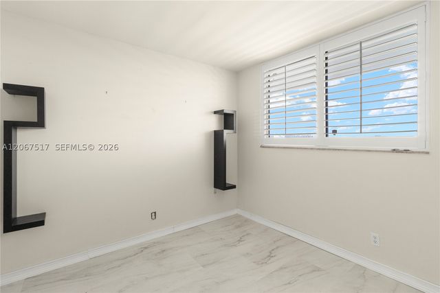 3703 NE 166th St 904, North Miami Beach, FL 33160