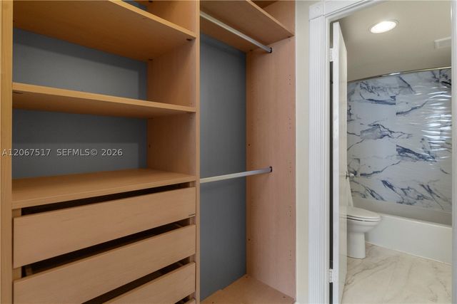 3703 NE 166th St 904, North Miami Beach, FL 33160