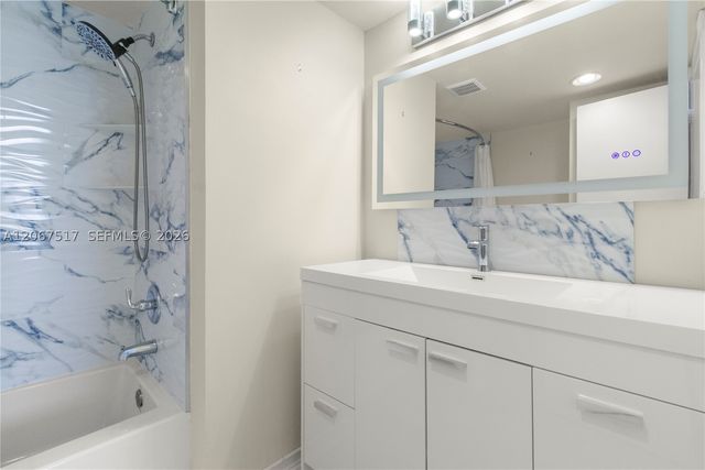 3703 NE 166th St 904, North Miami Beach, FL 33160