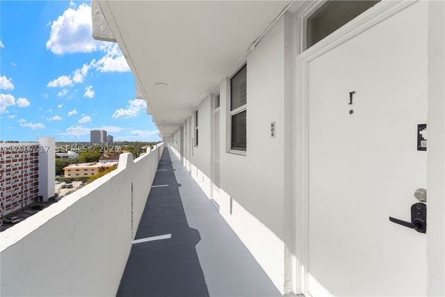 3703 NE 166th St 904, North Miami Beach, FL 33160