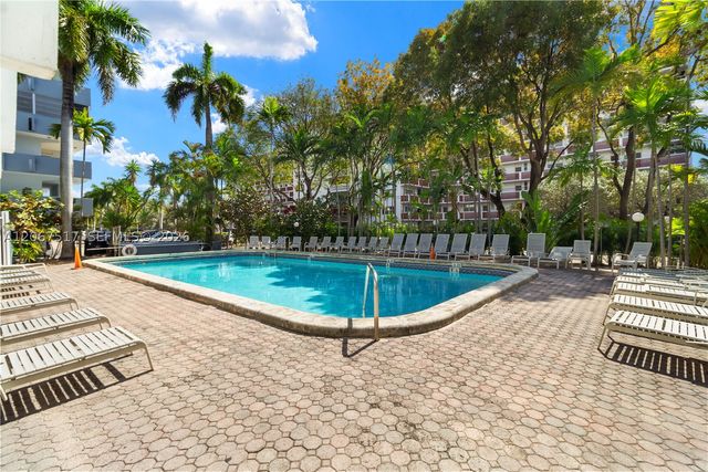 3703 NE 166th St 904, North Miami Beach, FL 33160