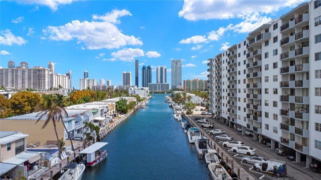 3703 NE 166th St 904, North Miami Beach, FL 33160