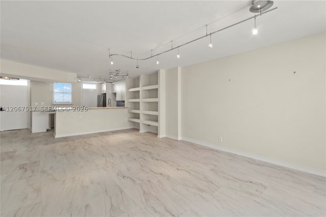 3703 NE 166th St 904, North Miami Beach, FL 33160