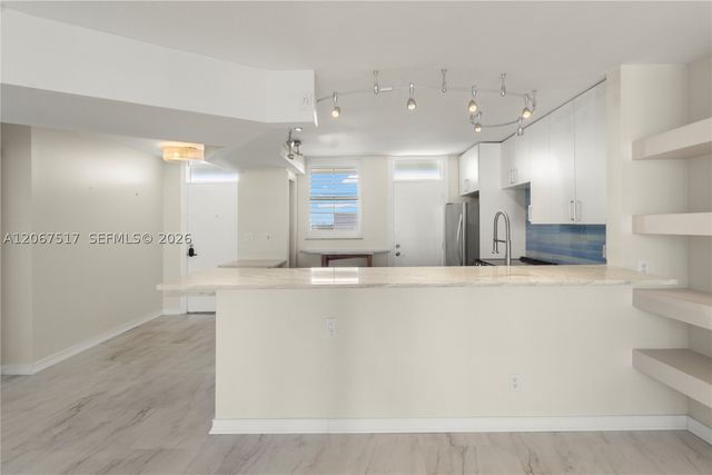 3703 NE 166th St 904, North Miami Beach, FL 33160