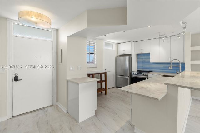 3703 NE 166th St 904, North Miami Beach, FL 33160