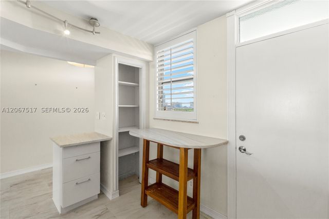 3703 NE 166th St 904, North Miami Beach, FL 33160