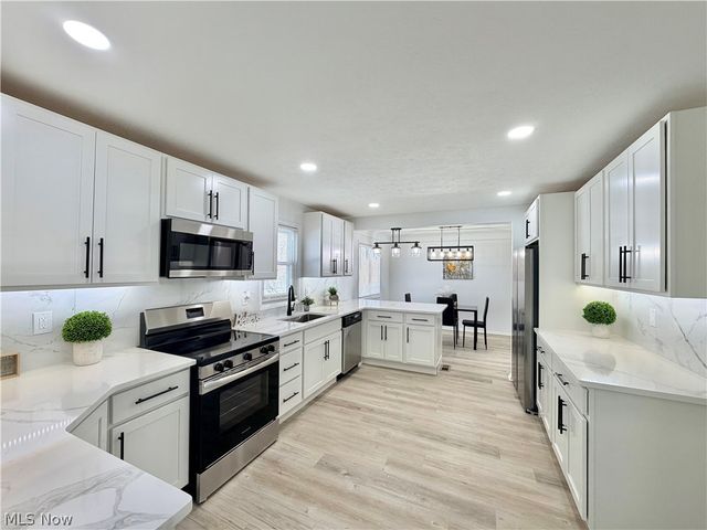 131 Noran Circle, Bedford, OH 44146