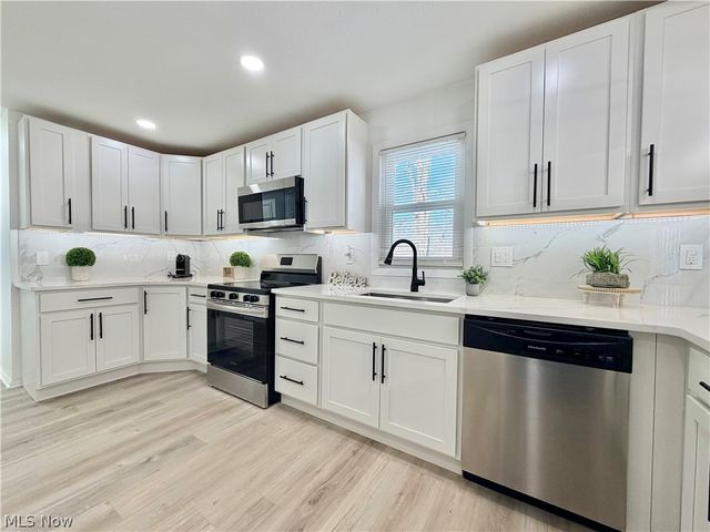 131 Noran Circle, Bedford, OH 44146