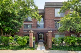422 Kelburn Road 223, Deerfield, IL 60015