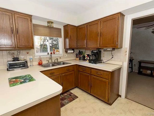 30988 Moroso Drive, Warren, MI 48088