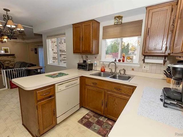 30988 Moroso Drive, Warren, MI 48088