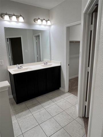 804 Peaceful Brook Drive, Fort Worth, TX 76140