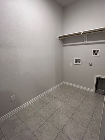 804 Peaceful Brook Drive, Fort Worth, TX 76140