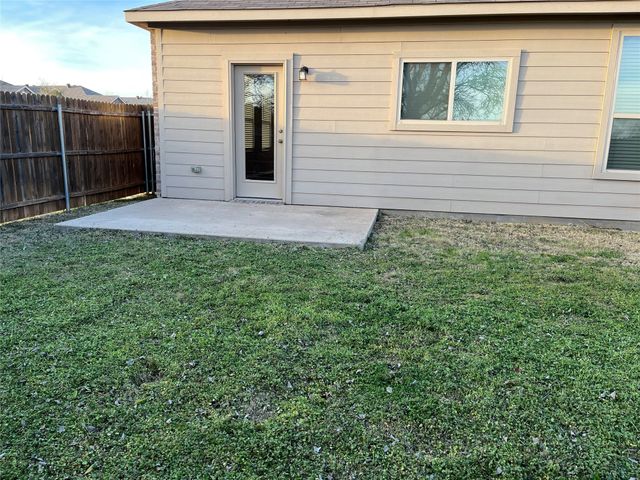 804 Peaceful Brook Drive, Fort Worth, TX 76140