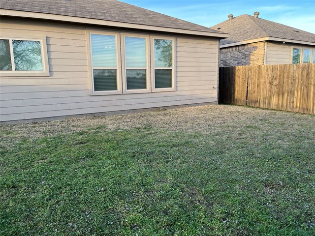 804 Peaceful Brook Drive, Fort Worth, TX 76140