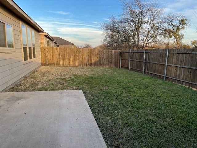 804 Peaceful Brook Drive, Fort Worth, TX 76140