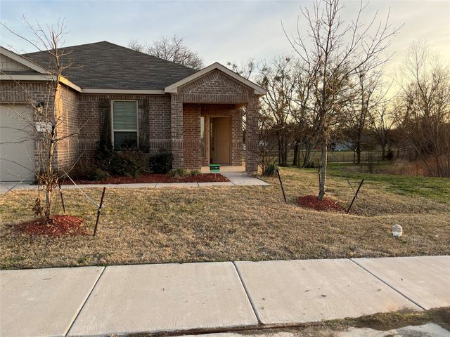 804 Peaceful Brook Drive, Fort Worth, TX 76140