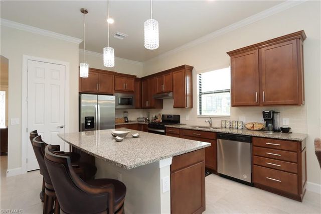 9842 Everglades DR, Naples, FL 34120