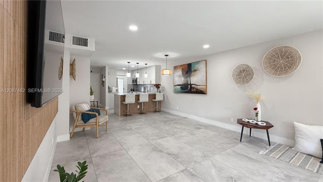400 SE 10th Street 112, Deerfield Beach, FL 33441