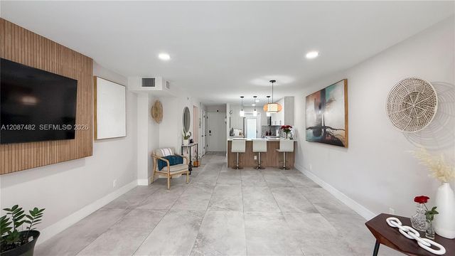 400 SE 10th Street 112, Deerfield Beach, FL 33441
