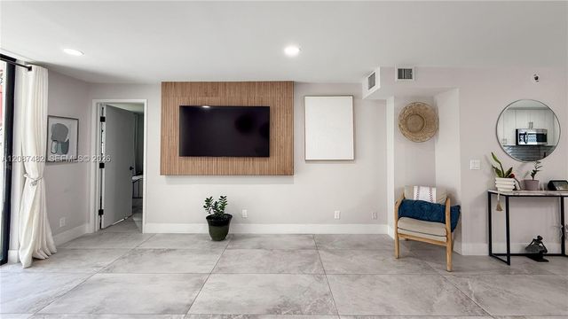 400 SE 10th Street 112, Deerfield Beach, FL 33441