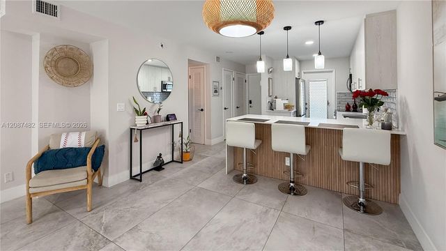 400 SE 10th Street 112, Deerfield Beach, FL 33441
