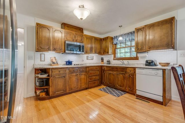 908 Spring Valley Drive, Kingsport, TN 37660