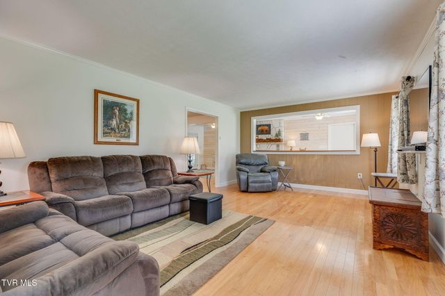 908 Spring Valley Drive, Kingsport, TN 37660