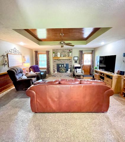 7515 W Wynwood Drive, Springfield, MO 65802