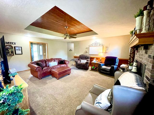 7515 W Wynwood Drive, Springfield, MO 65802