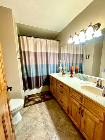 7515 W Wynwood Drive, Springfield, MO 65802