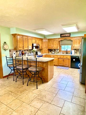 7515 W Wynwood Drive, Springfield, MO 65802