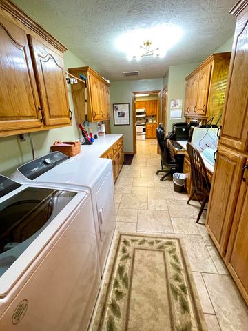 7515 W Wynwood Drive, Springfield, MO 65802