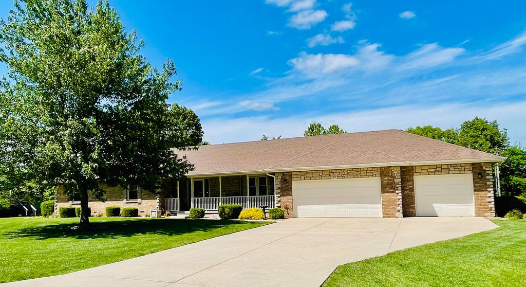 7515 W Wynwood Drive, Springfield, MO 65802